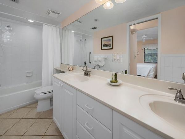 Lovely 2 Bedroom Condo in Sanibel Sleeps 4