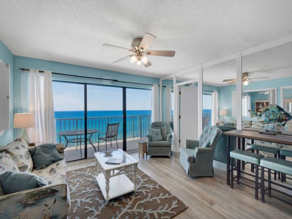 Oceanfront Charming Vacation Condo with Amazing Views