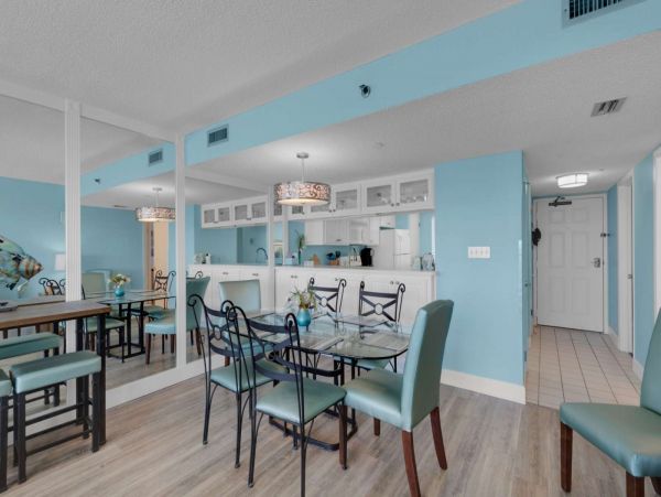 Oceanfront Charming Vacation Condo with Amazing Views