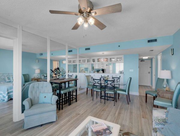 Oceanfront Charming Vacation Condo with Amazing Views