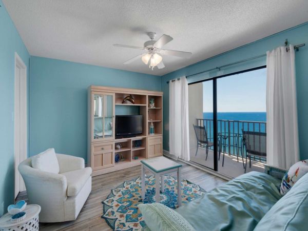 Oceanfront Charming Vacation Condo with Amazing Views