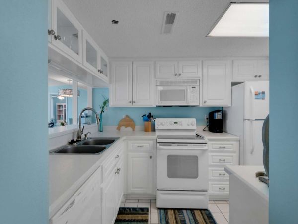 Oceanfront Charming Vacation Condo with Amazing Views