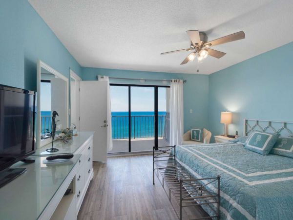 Oceanfront Charming Vacation Condo with Amazing Views