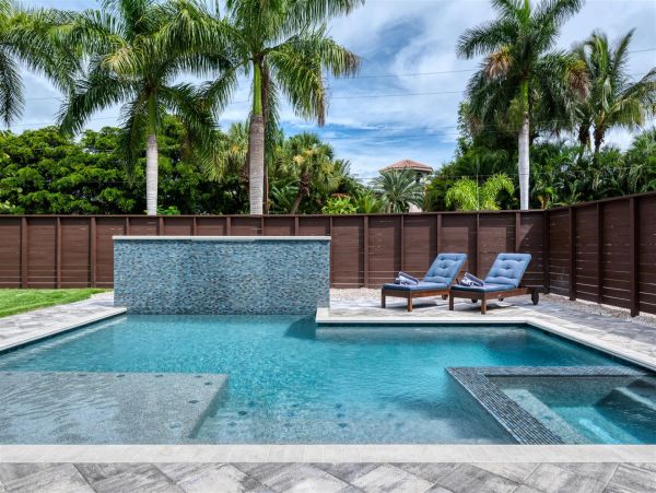 Lido Key Gorgeous 3 Bedroom Home with Pool & Spa Sleeps 8