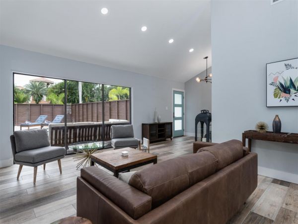 Lido Key Gorgeous 3 Bedroom Home with Pool & Spa Sleeps 8