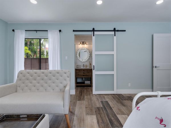 Lido Key Gorgeous 3 Bedroom Home with Pool & Spa Sleeps 8