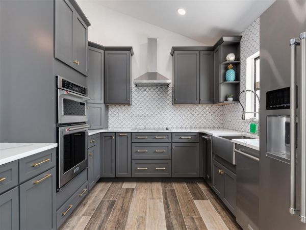 Lido Key Gorgeous 3 Bedroom Home with Pool & Spa Sleeps 8