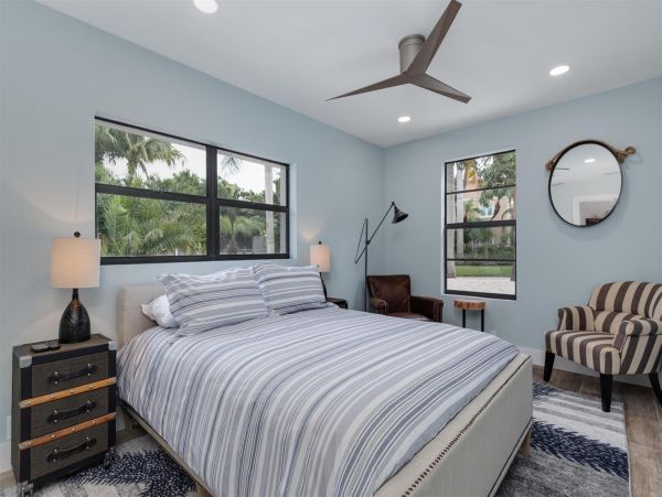 Lido Key Gorgeous 3 Bedroom Home with Pool & Spa Sleeps 8