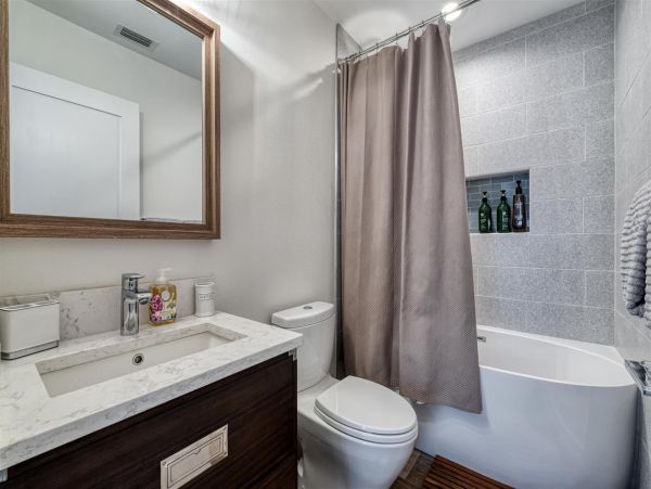 Lido Key Gorgeous 3 Bedroom Home with Pool & Spa Sleeps 8