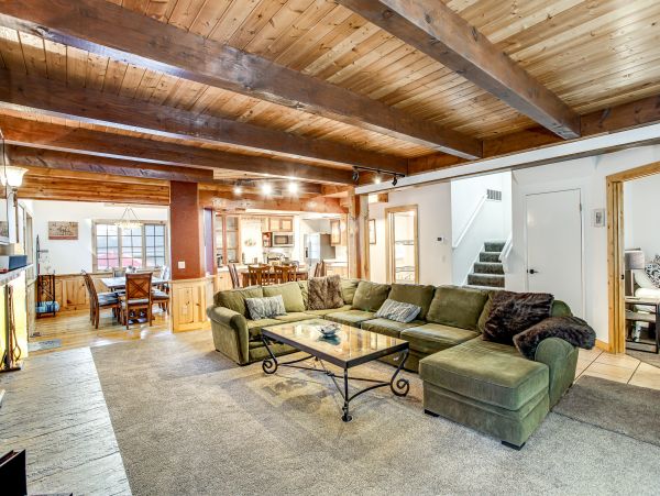 Mountain Vacation Rental with 4 Bedrooms in Big Bear