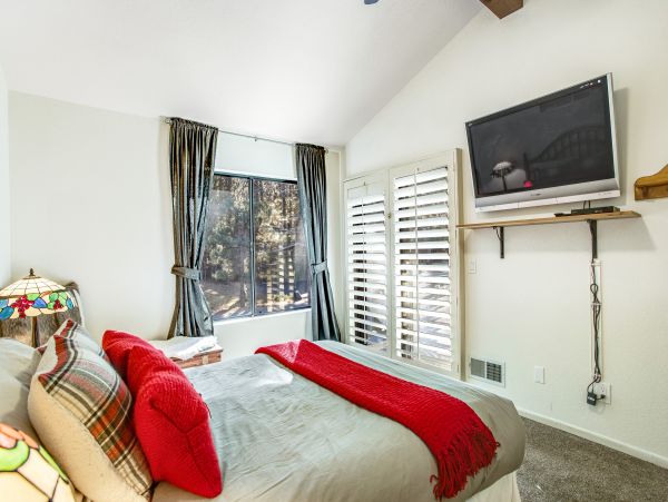 Mountain Vacation Rental with 4 Bedrooms in Big Bear