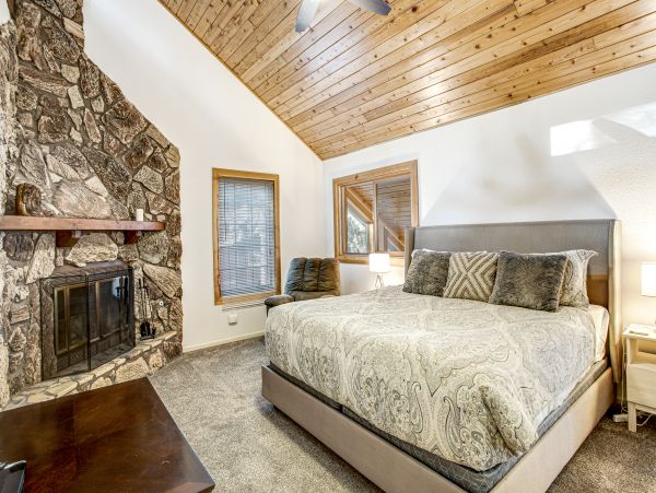 Mountain Vacation Rental with 4 Bedrooms in Big Bear