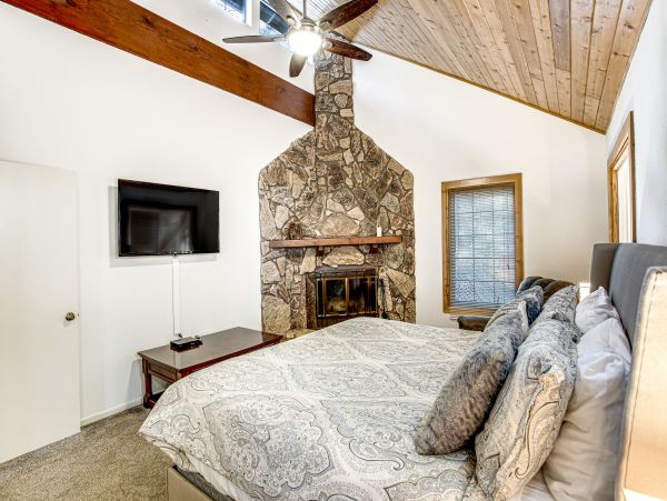 Mountain Vacation Rental with 4 Bedrooms in Big Bear