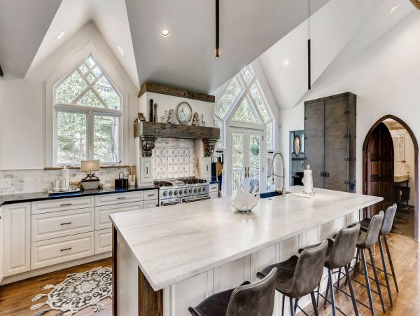 Luxurious 8 Bedroom Vacation Home in Breckenridge 17 Guests