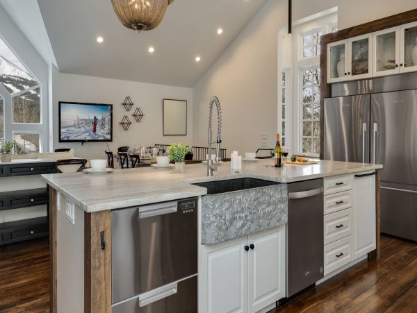 Luxurious 8 Bedroom Vacation Home in Breckenridge 17 Guests