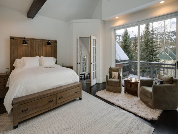 Luxurious 8 Bedroom Vacation Home in Breckenridge 17 Guests