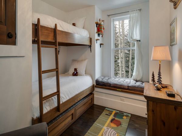 Luxurious 8 Bedroom Vacation Home in Breckenridge 17 Guests