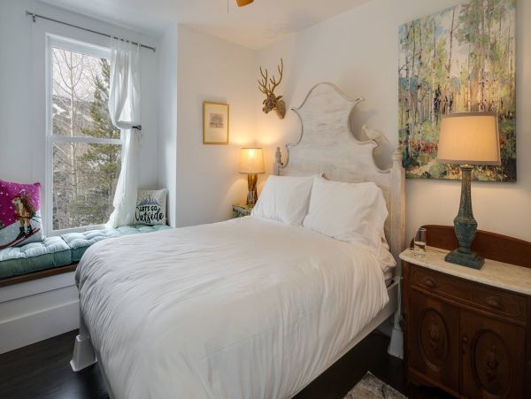Luxurious 8 Bedroom Vacation Home in Breckenridge 17 Guests