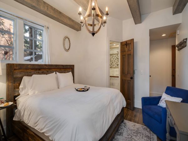 Luxurious 8 Bedroom Vacation Home in Breckenridge 17 Guests