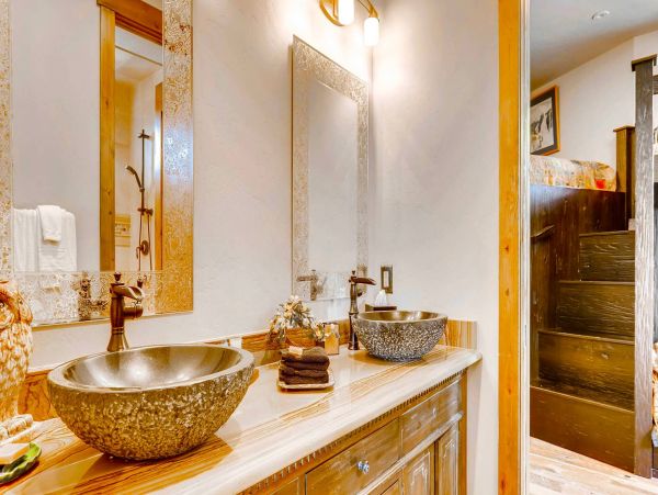 Breckenridge Luxurious Ski In - Ski Out Home Mountain Views