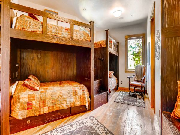 Breckenridge Luxurious Ski In - Ski Out Home Mountain Views