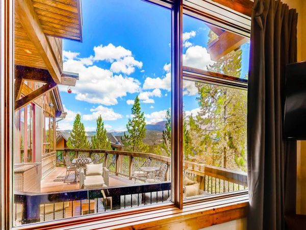 Breckenridge Luxurious Ski In - Ski Out Home Mountain Views