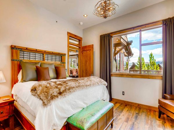 Breckenridge Luxurious Ski In - Ski Out Home Mountain Views