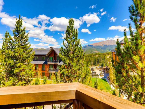 Breckenridge Luxurious Ski In - Ski Out Home Mountain Views