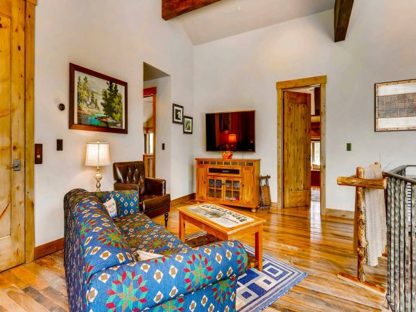 Breckenridge Luxurious Ski In - Ski Out Home Mountain Views