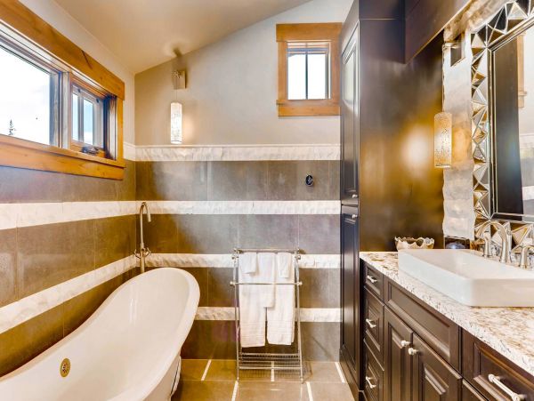 Breckenridge Luxurious Ski In - Ski Out Home Mountain Views