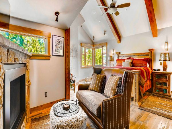 Breckenridge Luxurious Ski In - Ski Out Home Mountain Views