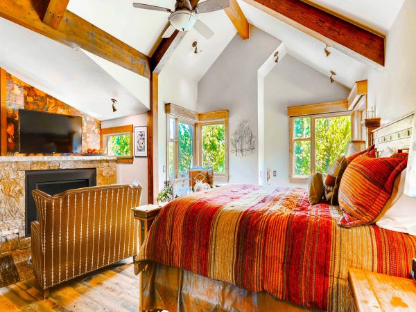 Breckenridge Luxurious Ski In - Ski Out Home Mountain Views