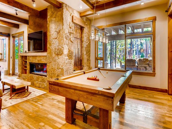 Breckenridge Luxurious Ski In - Ski Out Home Mountain Views