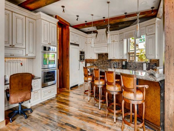 Breckenridge Luxurious Ski In - Ski Out Home Mountain Views