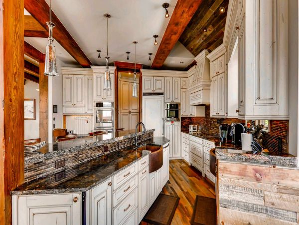 Breckenridge Luxurious Ski In - Ski Out Home Mountain Views