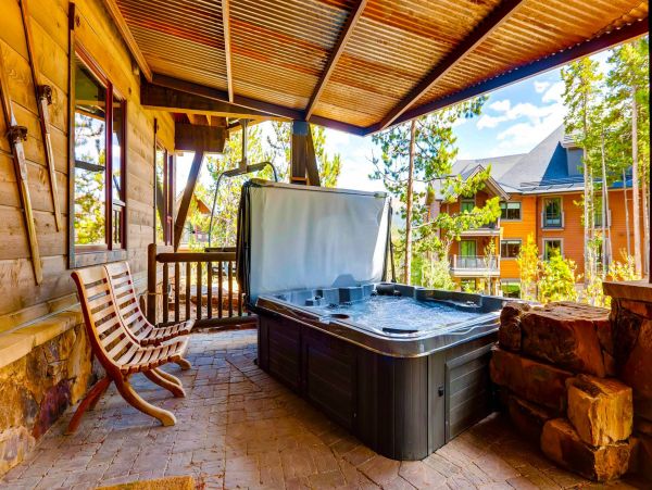 Breckenridge Luxurious Ski In - Ski Out Home Mountain Views