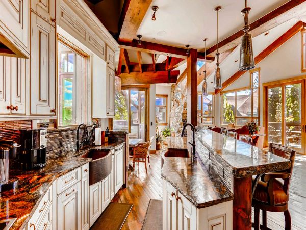 Breckenridge Luxurious Ski In - Ski Out Home Mountain Views