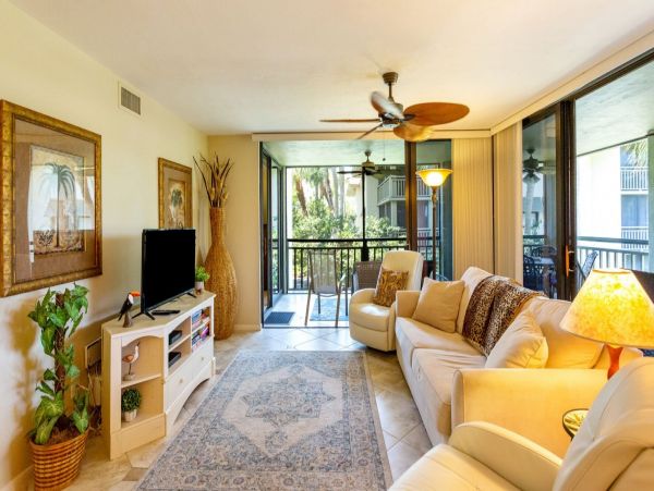 Bonita Springs Condo with Tennis Court & Golf Course