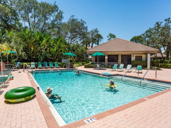 Bonita Springs Condo with Tennis Court & Golf Course