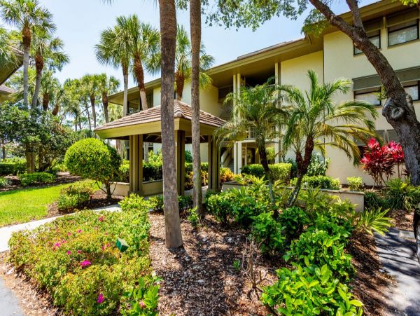 Bonita Springs Condo with Tennis Court & Golf Course