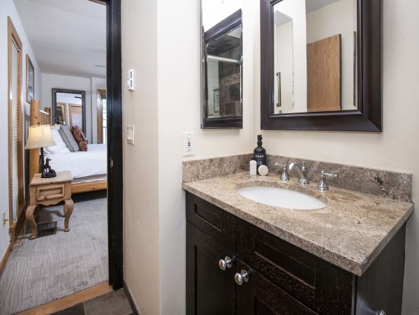 Spacious Vail Mountain Townhome with Stunning Views Vail, CO