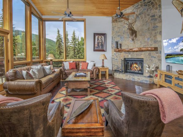 Spacious Vail Mountain Townhome with Stunning Views Vail, CO