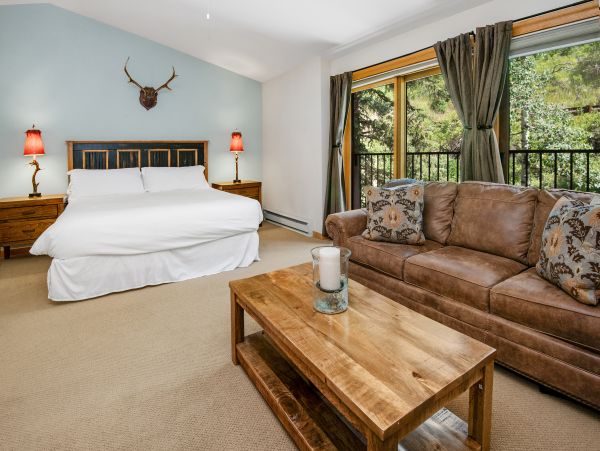 Spacious Vail Mountain Townhome with Stunning Views Vail, CO