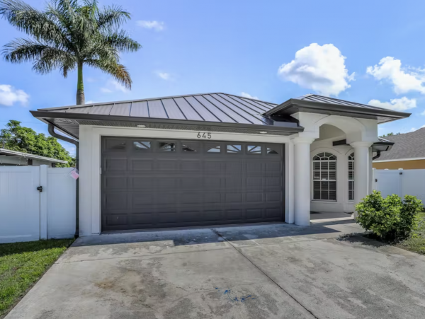 Naples Park Luxury Vacation Rental Home Pool