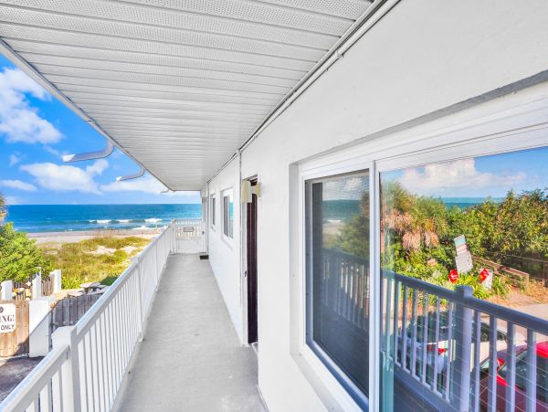 Cocoa Beach Condo 1023036