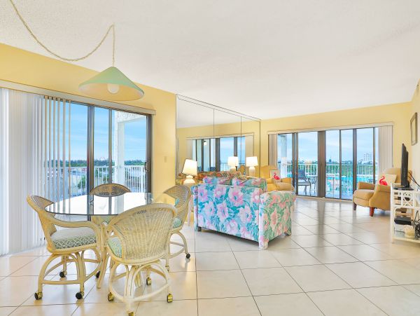 Cocoa Beach Condo 1023037