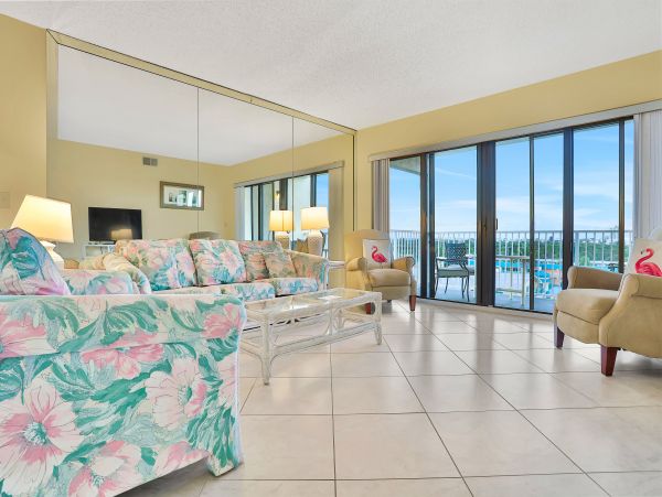 Cocoa Beach Condo 1023037