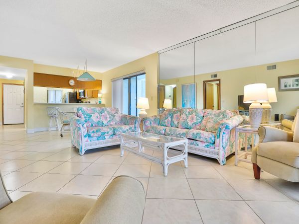Cocoa Beach Condo 1023037