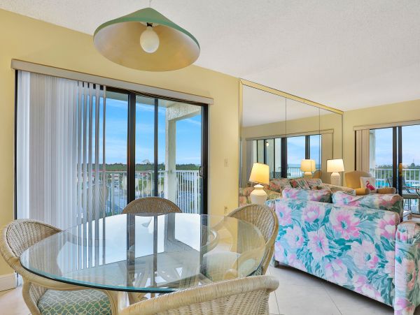 Cocoa Beach Condo 1023037