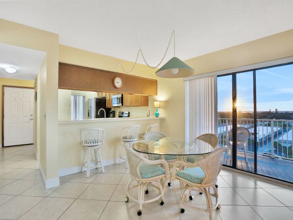 Cocoa Beach Condo 1023037